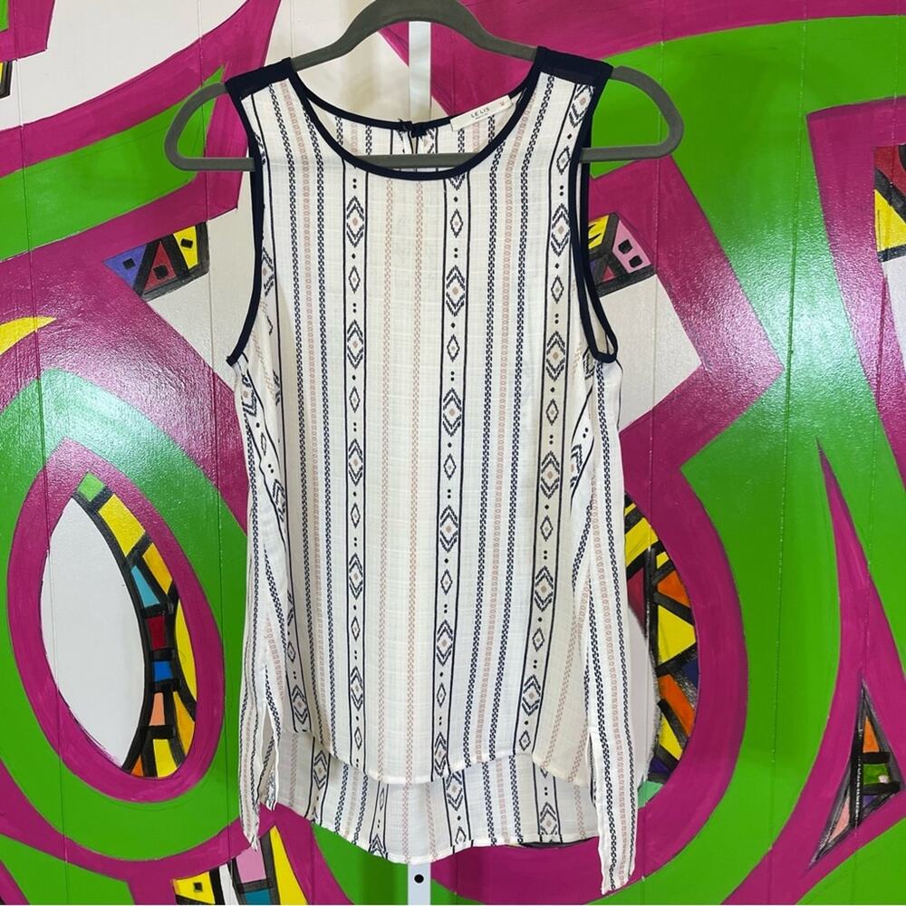Le Lis, Sleeveless Sheer Blouse, Size Small. In excellent condition!